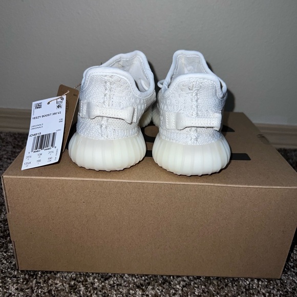 SOLD Yeezy Boost 350 V2 BNWT Bone - Picture 4 of 11